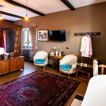 The Kings Arms Hotel *